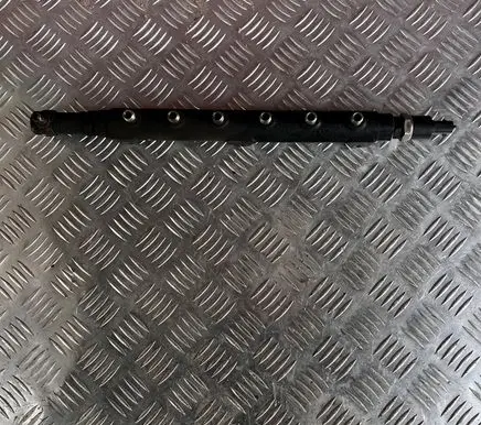Volvo V70 Fuel distributor 