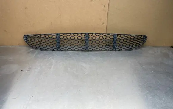 Mercedes-Benz E W211 Front bumper lower grill 2118850053 A2118850053