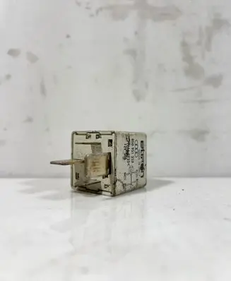 Audi A6 S6 C5 4B Other relay 8D0951253