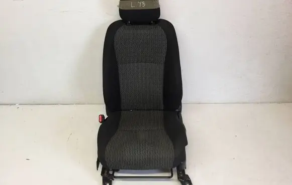 Toyota Yaris Front driver seat FOTELY32