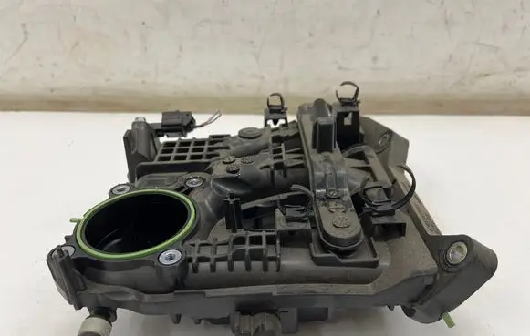 Nissan Qashqai J12 Intake manifold 6RC0A