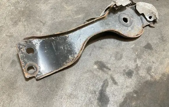 Land Rover Evoque II Engine mounting bracket J9C35A364AF