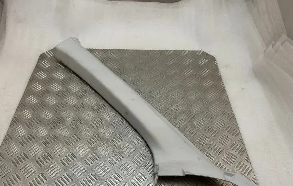 Peugeot 5008 II (A) pillar trim 9810165077