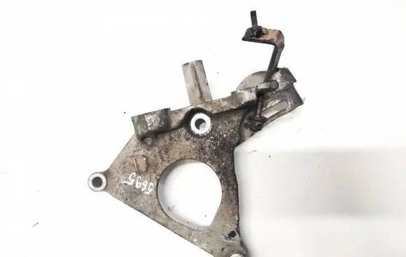 Nissan Primera Engine mounting bracket
