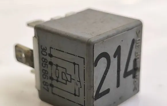 Audi A4 S4 B5 8D Other relay 443951253K