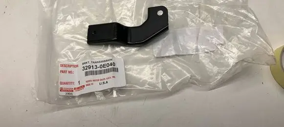 Toyota Highlander XU70 Radiator mount bracket 329130E040 3513RRR