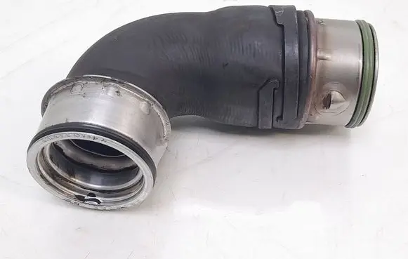 Volkswagen Jetta V Intercooler hose/pipe 1T0145790B 038131111