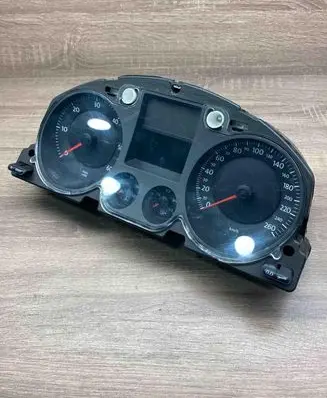 Volkswagen PASSAT B6 Speedometer (instrument cluster) 3C0920853J