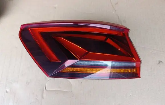 Volkswagen Touareg III Rear/tail lights 760945207A