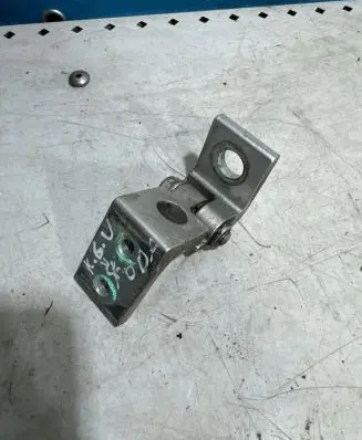 Skoda Octavia Mk2 (1Z) Rear door upper hinge 1Z0833401B