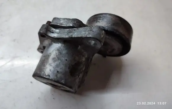 Generator/alternator belt tensioner