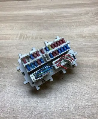 Infiniti FX Fuse module 3028CG000 3101CG000