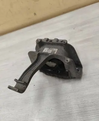 Volkswagen Golf VIII Engine mount bracket 5WA199262D