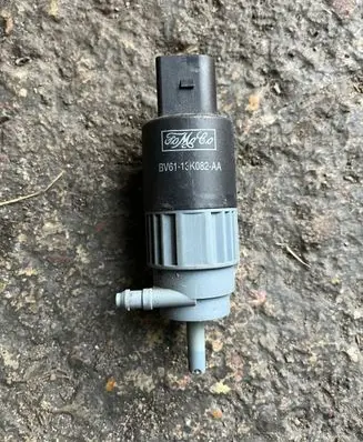Ford Focus Windscreen/windshield washer pump BV6113K082AA