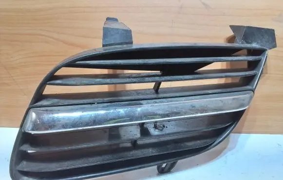 Nissan Almera N16 Front bumper lower grill 62332BN400