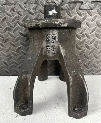 Volkswagen Transporter - Caravelle T5 Engine mounting bracket 7H0199849AM