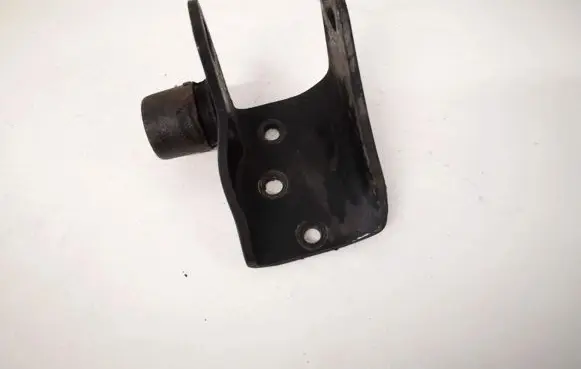 Toyota Avensis T250 Engine mounting bracket