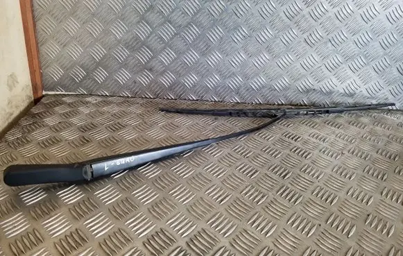 Opel Zafira A Front wiper blade arm 90582557