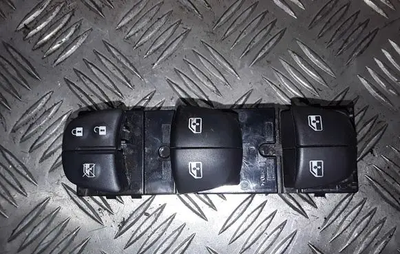 Nissan Qashqai Electric window control switch