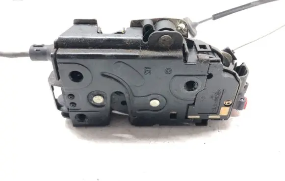 Volkswagen Jetta V Front door lock 3D1837015