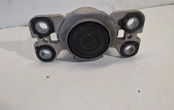 Volvo V60 Engine mount bracket 31316875