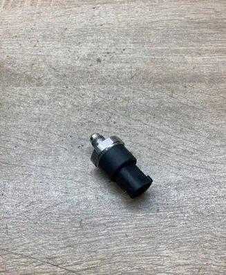 Audi A6 S6 C5 4B Fuel pressure sensor 0265005303