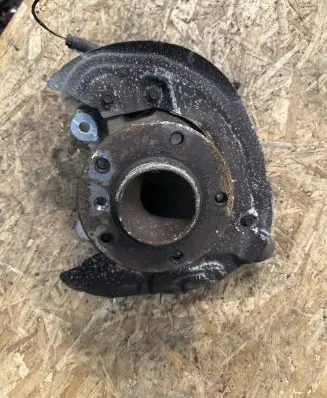 BMW 1 E81 E87 Front wheel hub