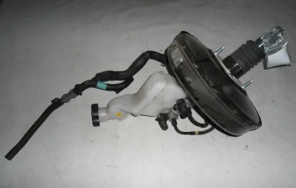 Hyundai i40 Brake booster 58500-3Z000
