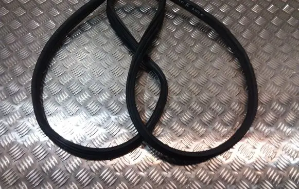 Rear door rubber seal (on body)