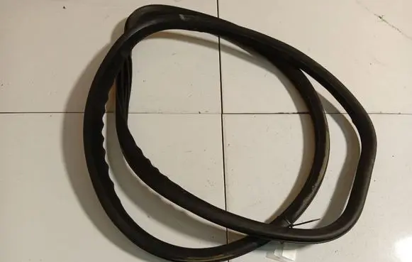 Volvo S80 Rubber seal front coupe door 