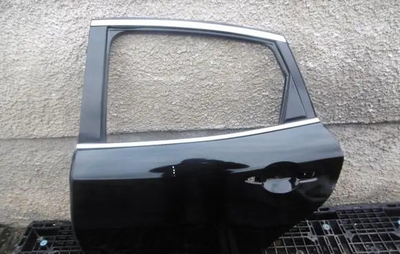 Infiniti M30 Rear door