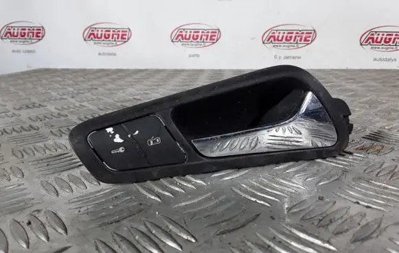 Volkswagen PASSAT B6 Front door handle cover 3C2837114