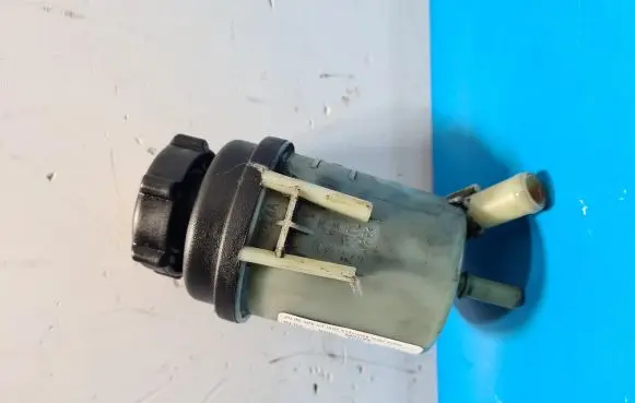 Ford S-MAX Power steering fluid tank/reservoir 6G913R700