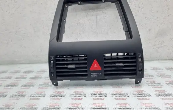 Volkswagen Touran I Dash center air vent grill 1T1819728C