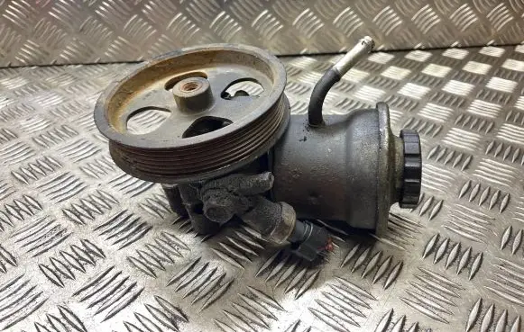 Toyota Avensis T250 Power steering pump 12160