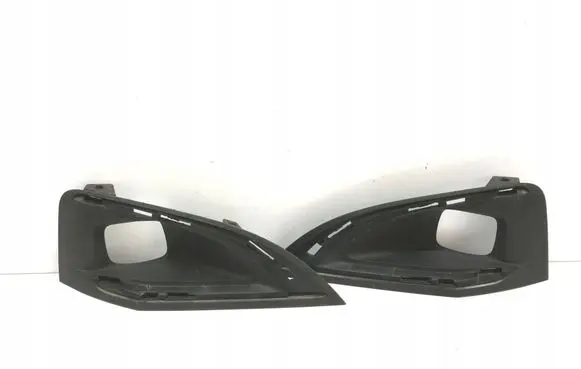 Peugeot 3008 II Front bumper lower grill 9815692677G