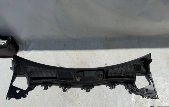 Mercedes-Benz GLA H247 Wiper trim A2478302800