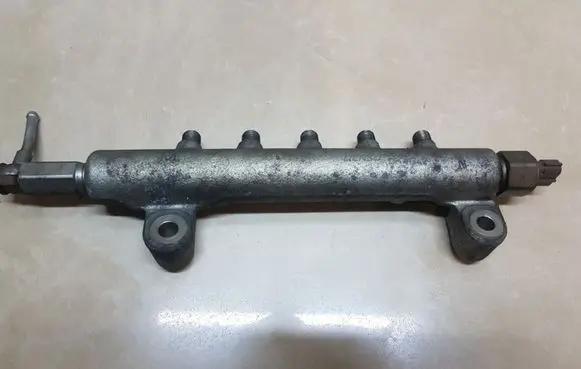 Nissan X-Trail T30 Fuel main line pipe