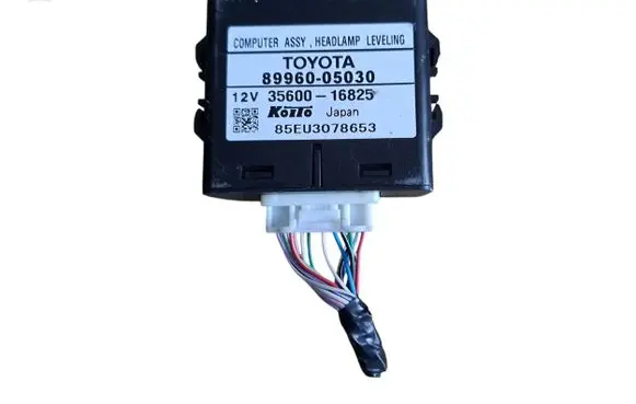 Toyota Avensis T250 Light module LCM 8996005030 3560016825
