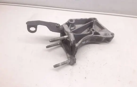 Peugeot 406 Engine mounting bracket