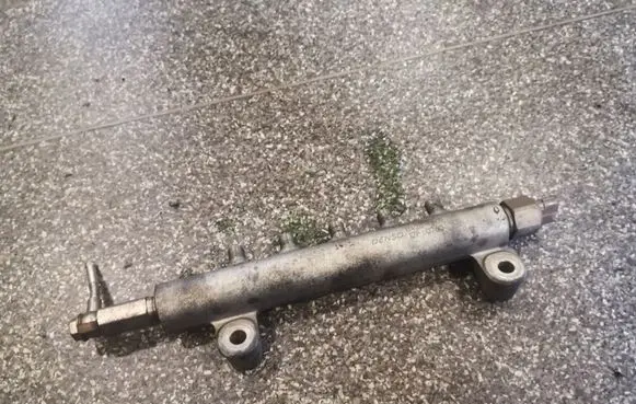 Nissan X-Trail T30 Fuel main line pipe