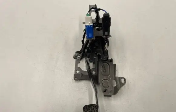 Ford Transit Courier Brake pedal 16A43073