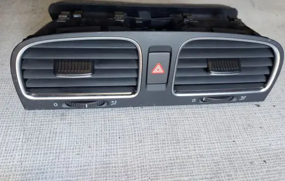 Volkswagen Golf VI Dash center air vent grill 5K0819728K