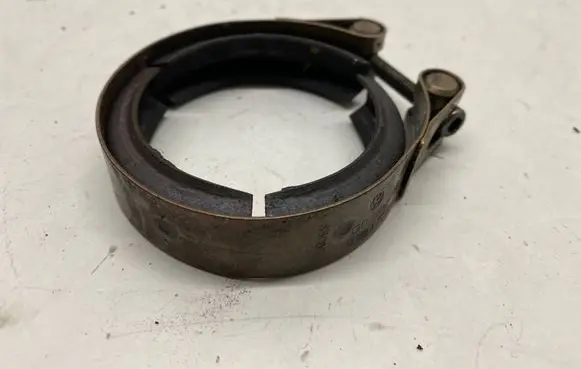 Volkswagen Touareg I Muffler pipe connector clamp 7H0253725A