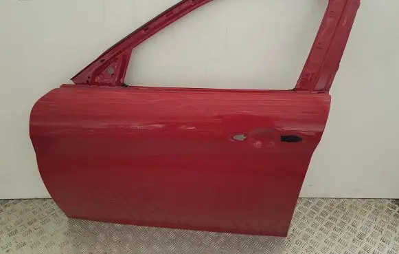 Alfa Romeo Giulia Front door 50549822