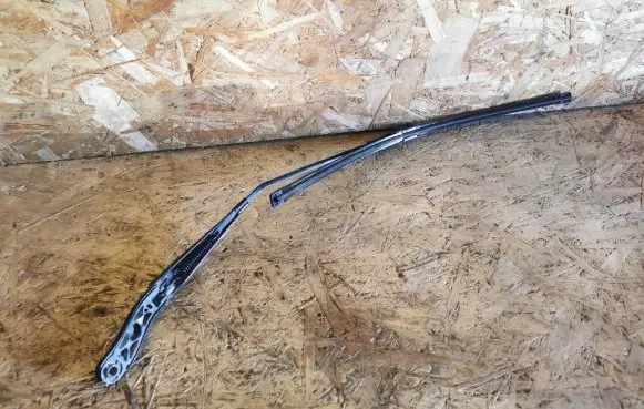 Mercedes-Benz B W245 Front wiper blade arm A1698200140