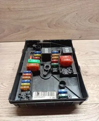 Volkswagen PASSAT B6 Fuse box set 1K0937125D