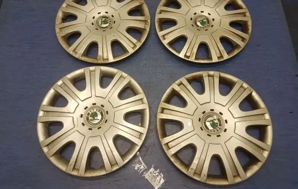 Skoda Fabia Mk2 (5J) R17 wheel hub/cap/trim 1z0601147e