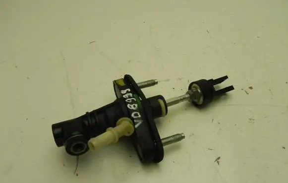 Toyota Avensis T270 Clutch master cylinder 3142002031B VD8999