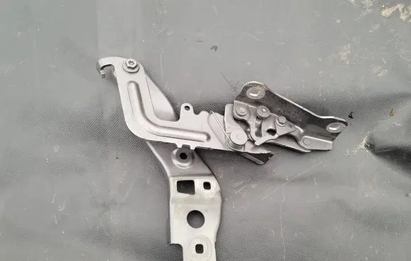 Mercedes-Benz GLA H247 Engine bonnet/hood hinges a2478806901